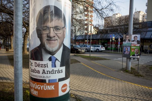 Dézsi Csaba András plakátja a kampányban