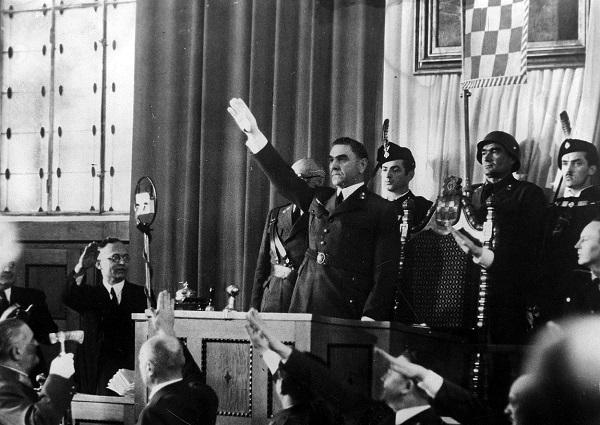 Ante Pavlic köszönti a parlamentet (1942)