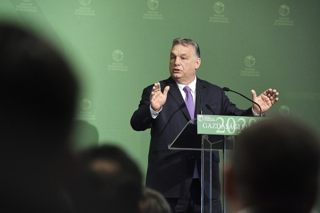 Orbán Viktor keddi beszédében világjárványról beszél