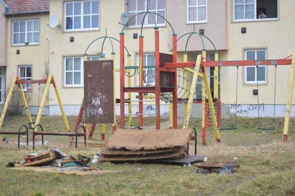 Koronavírus: Újabb korlátozásokat vezettek be az önkormányzatok