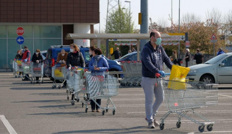 Olasz napilap: az idős népesség és a sajátos esetszámlálás okozza a magas halálozási arányt 