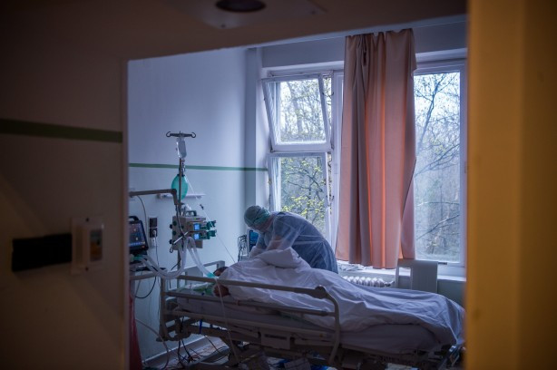 Hétfőtől a belügy kórházparancsnokai segítik a készletek védelmét