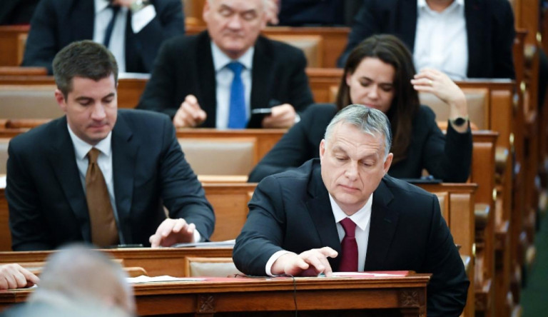 Sima feles törvénnyel is megszavazhatta volna az Országgyűlés a felhatalmazást