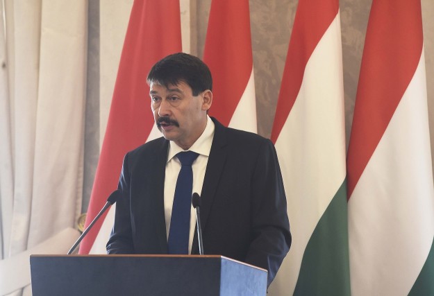 Áder János beszédet mond a külhoni magyar egyházi vezetőknek 2019. december 17-én