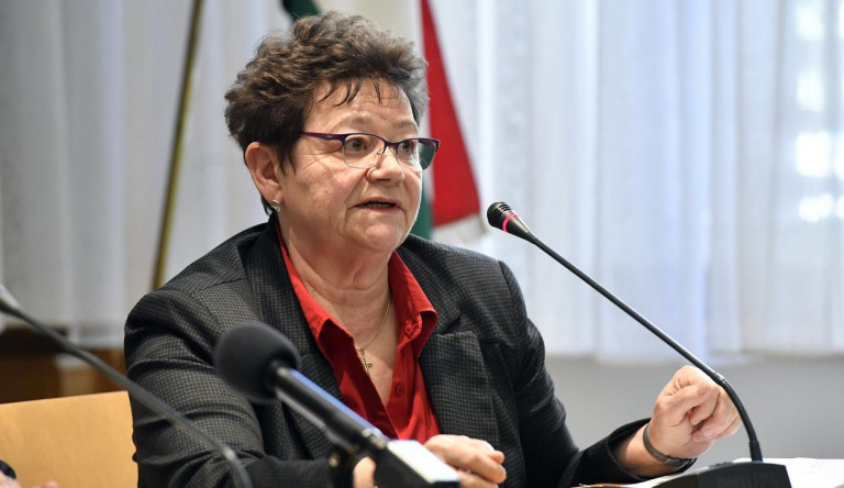 Müller Cecília újított a koronavírus miatti eljárásrenden