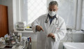 Lélegeztetőgépen van egy koronavírusos magyar háziorvos