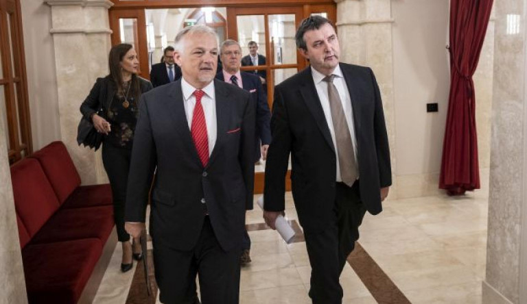 A demokrácia maradékát is felszámolná a kormány az alapítványosított egyetemeken