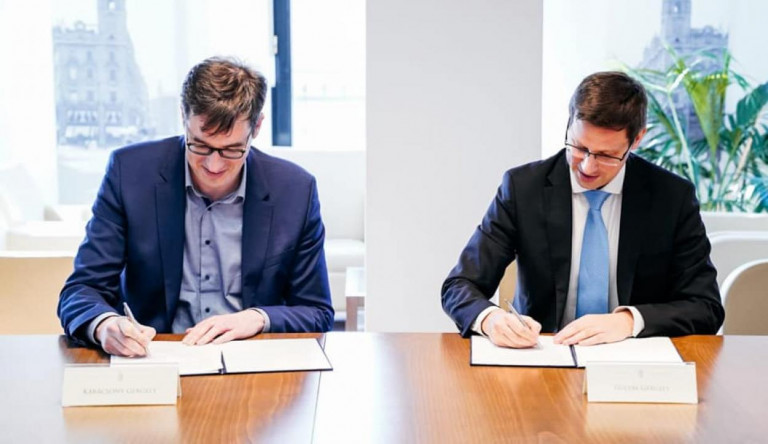 Karácsony Gergely és Gulyás Gergely aláírta a megállapodást a fővárosi színházakról