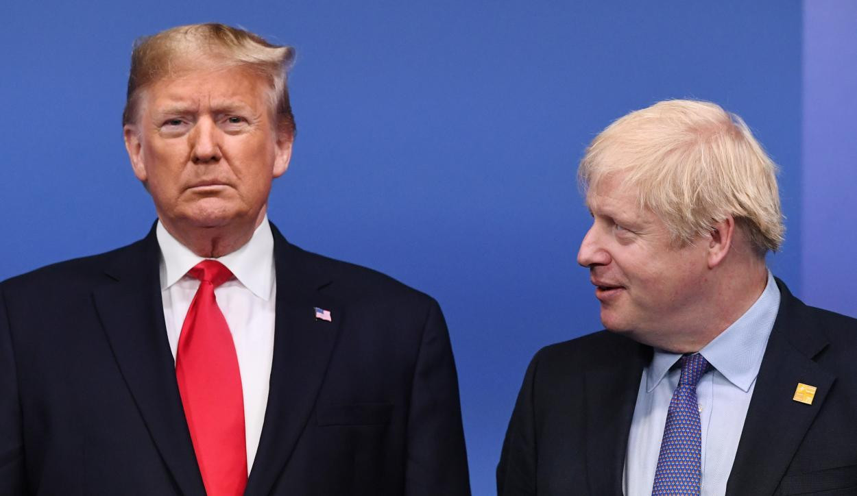 Trump: óriási haladást értünk el a terápiában, Boris Johnsonnak is segítünk