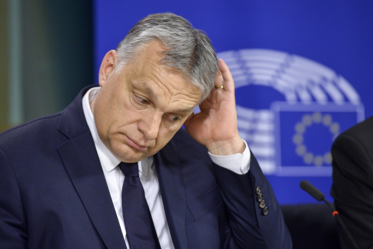 Tusk saját pártja is kizárná a Fideszt a Néppártból