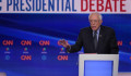 Bernie Sanders kiszáll az elnökjelöltségért folytatott küzdelemből