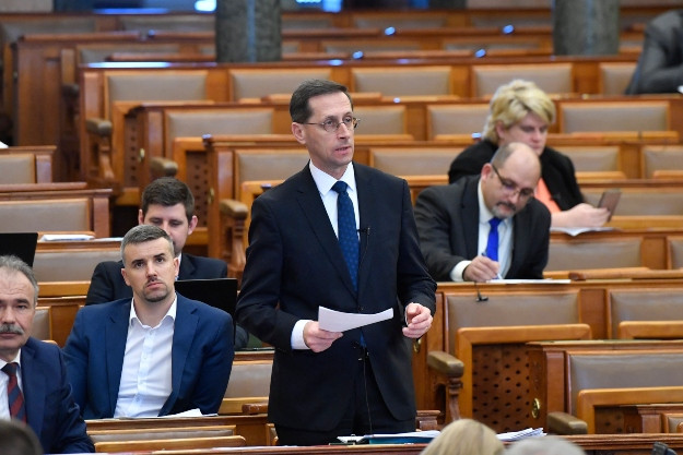 Adókönnyítésekre, fizetési kedvezményekre tett javaslatot a versenyképességi tanács