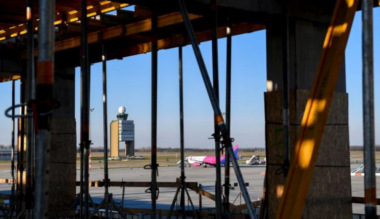 Több alkalmazottját is kirúgja a Budapest Airport