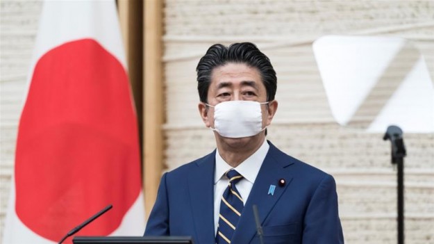 A késlekedéssel vádolt japán miniszterelnök