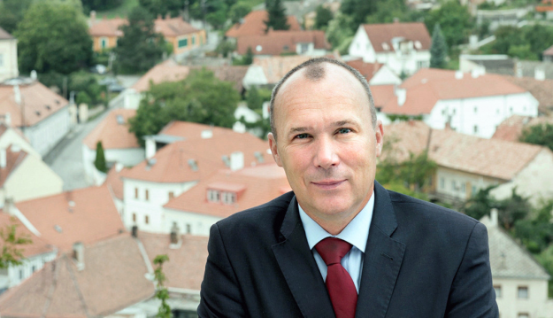 A veszprémi önkormányzat lenyeli a NER-milliárdos kézilabda klubjának adósságát