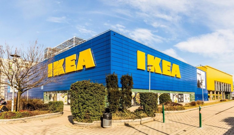 Forgószéket és tortát hív vissza az IKEA