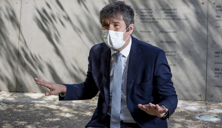 Hadházy: „Úgy teszünk, mintha ez a rendszer még működne”