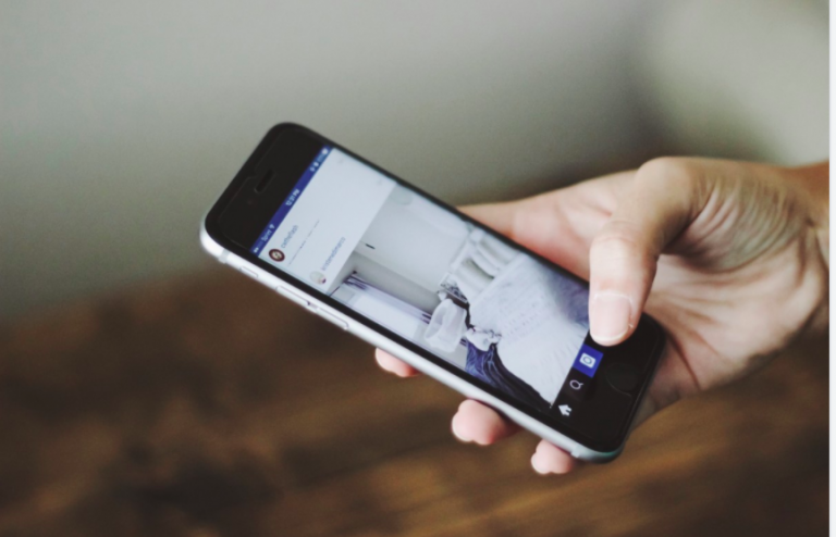 Jön kormányzati nyomkövető app - így ellenőriznék a karanténban lévőket