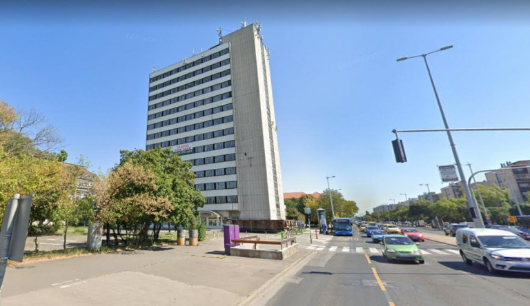 A Postától vett ingatlant Schmidt Mária cége