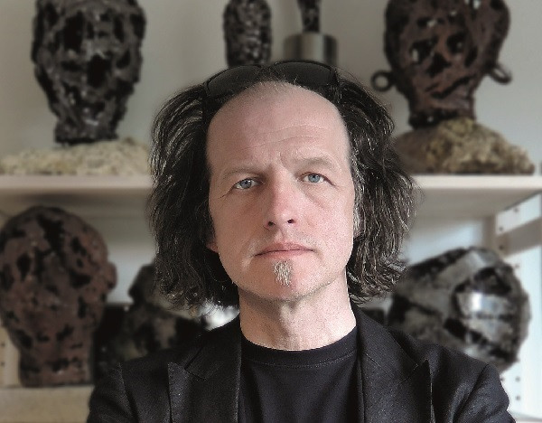 „A kétségbeeséstől kezdve az eufóriáig mindent bejárok alkotás közben”