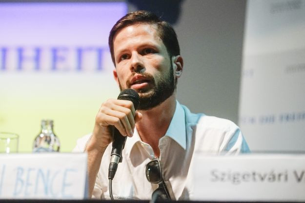 Berg Dániel visszalép Tordai Bence javára a II. kerületben