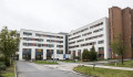 Már 46 koronavírusos dolgozót találtak a tatabányai kórházban