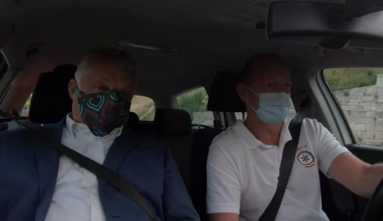 Orbán Győrfi Pállal utazott, új maszkot villantott