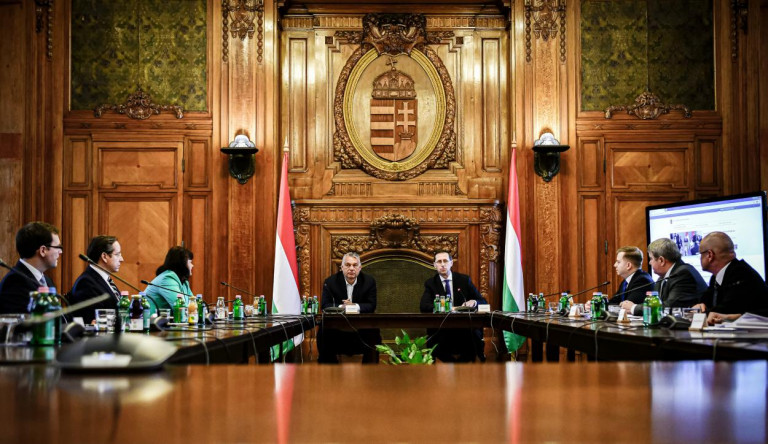 Orbán a költségvetésről egyeztet