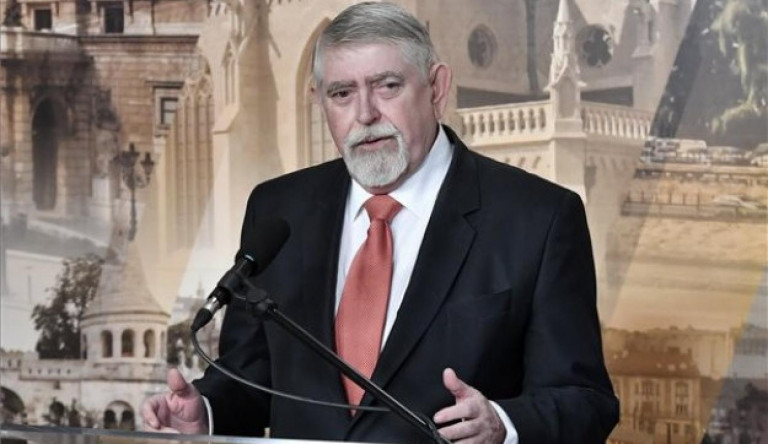 Kásler szerint míg az orvosok jelentik az egészségügy agyát, az ápolók a szívét és a lelkét