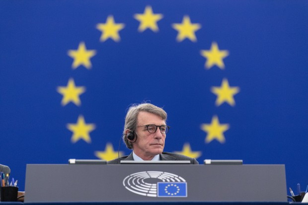 Európai Parlament: legalább 2000 milliárd eurós helyreállítási csomagra van szükség