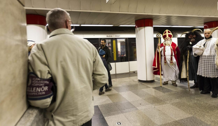 Az ingyen utazgatás levét a jegyellenőrök isszák meg