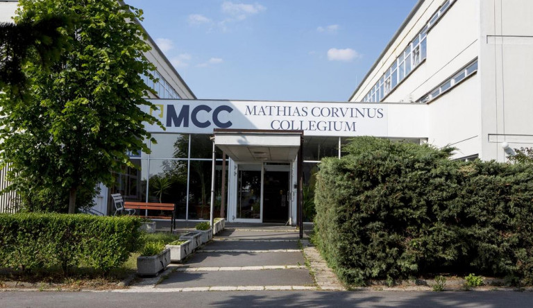 Mit csinál a Mathias Corvinus Collegium, és miért kapott ennyi pénzt?  