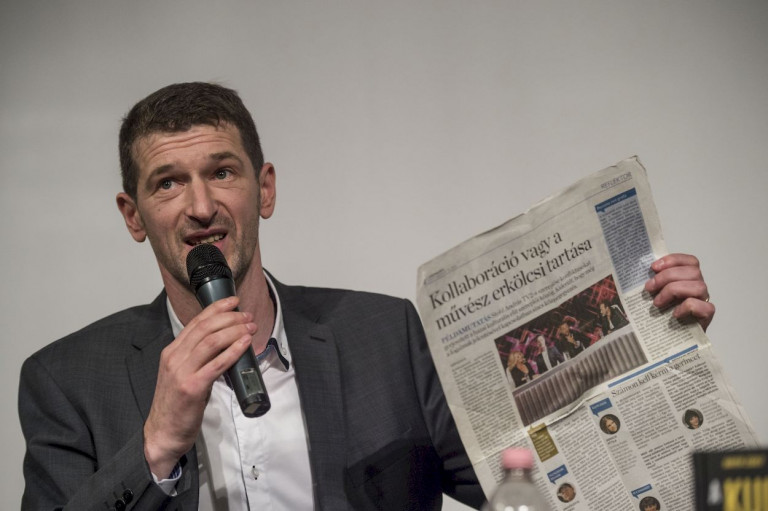 Szakács Árpád: Sokat mond, hogy a miniszterelnök mulatóskirállyal levelezik