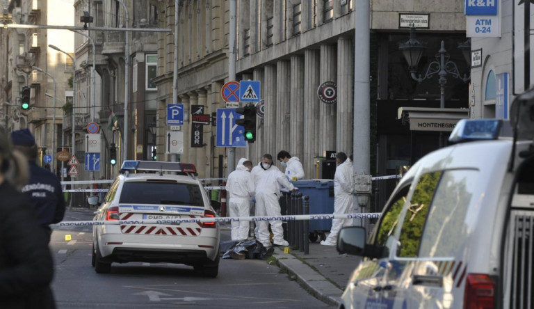 Megkéseltek két embert hajnalban egy Deák téri verekedésben