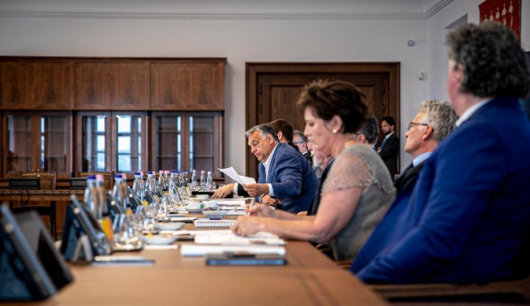 Orbán figyelmeztette a Nemzeti Kulturális Tanácsot, hogy tartsák be a szabályokat