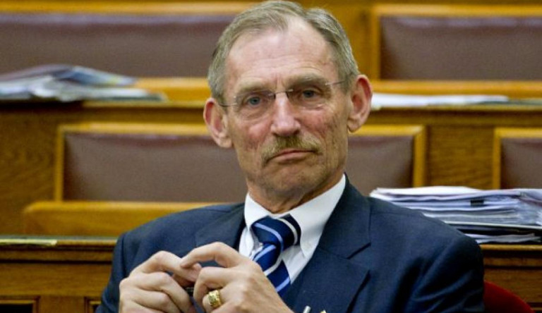 Pintér Sándor államosítaná a háziorvosi ellátást?