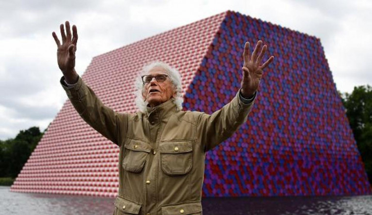 Elhunyt Christo, az épületeket becsomagoló művész