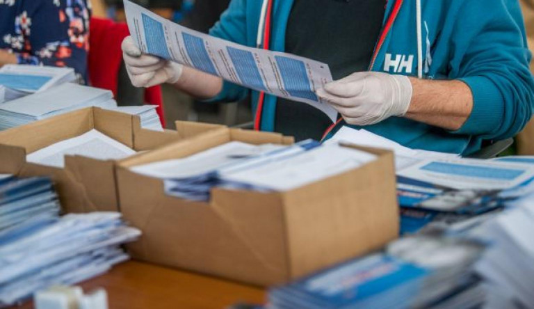 A napokban megkezdődhet a legújabb nemzeti konzultációs kérdőívek gyártása és postázása