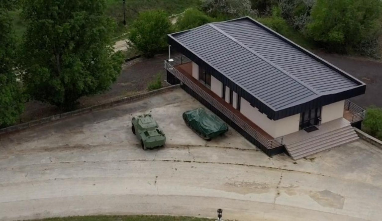 Honnan vannak Mészáros Lőrincnek páncélosai?