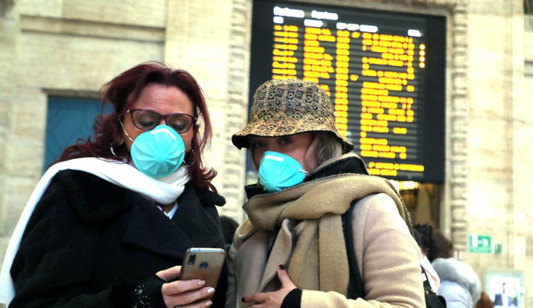 Már a WHO is maszkviselést javasol ott, ahol nehézségekbe ütközik a távolságtartás
