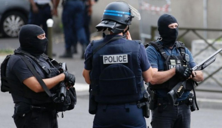 Tunéziai férfi ölt meg egy francia rendőrnőt