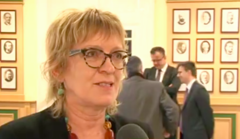 Letagadta a Fővárosi Törvényszék elnöke, hogy levélben hálálkodott volna Handó Tündének