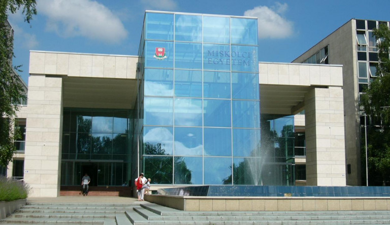 Egyre szorosabban öleli magához a Fidesz a Miskolci Egyetemet