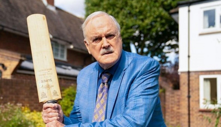 John Cleese gyávának nevezte a Waczak Szálló egyik epizódját letiltó BBC-t