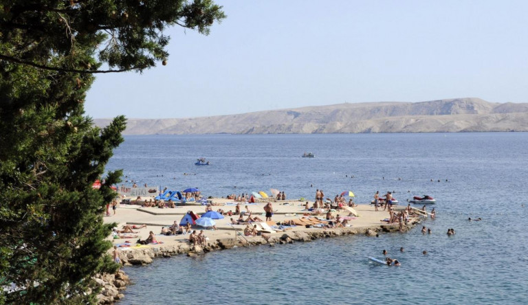 Horvátország újraindítja a nemzetközi közúti és vasúti forgalmat, Szlovéniában hivatalosan is megkezdődik a strandszezon