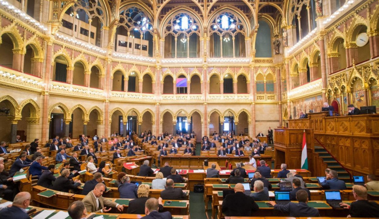 Megszavazta a parlament: vége lesz a veszélyhelyzetnek