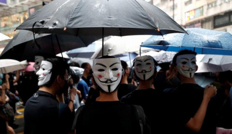 Tizennégy demokráciapárti aktivistát és ellenzéki politikust ítéltek el Hongkongban