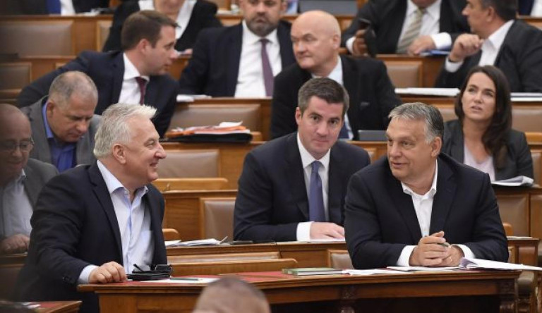 Orbán a háttérhatalmat sejti az EU Bíróságának ítélete mögött