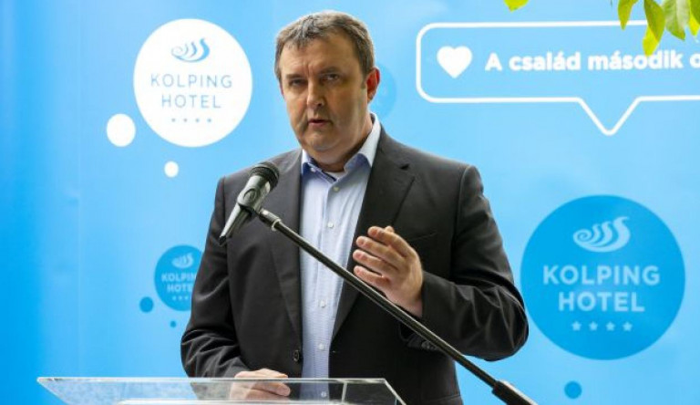 Palkovics jóval több pénzt adna az MTA-tól elszakított kutatóintézeteknek