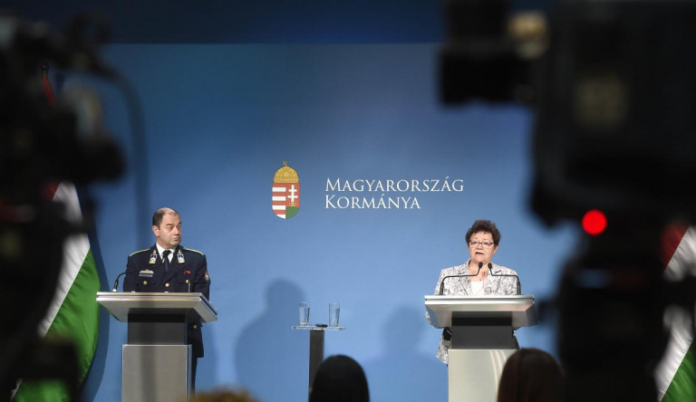 Személyesen Müller Cecíliát teszi felelőssé azért a DK, ha valaki meghal, amiért nem tesztelték a kórházban